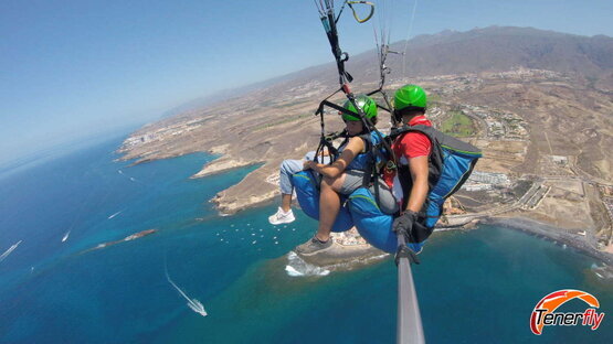 Vuelo panorámico: Parapente sobre la costa de Adeje, Tenerife