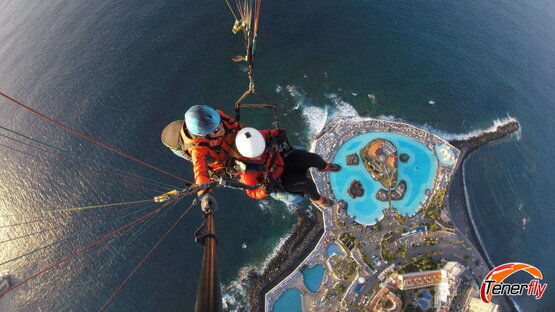 Tenerife en parapente a 200 metros sobre el impresionante Lago Martiánez